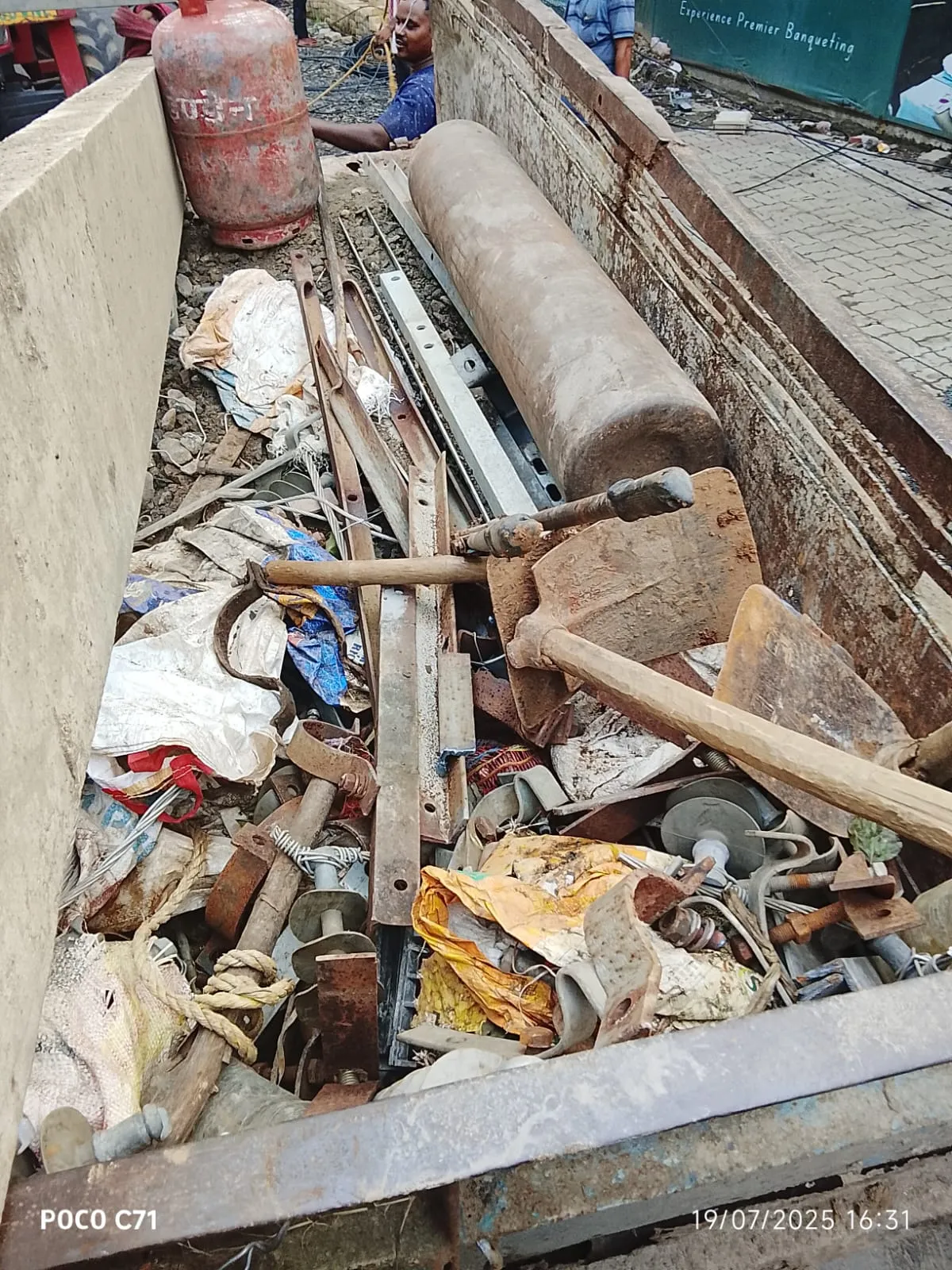 High-voltage XLPE cable pulling initiated into HDPE conduit